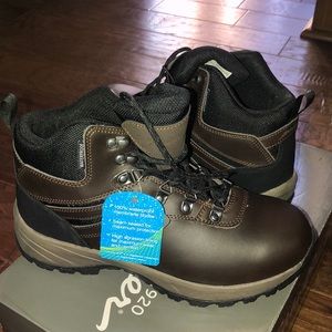 Eddie Bauer Mens hiking boots. Size 8. BN in Box